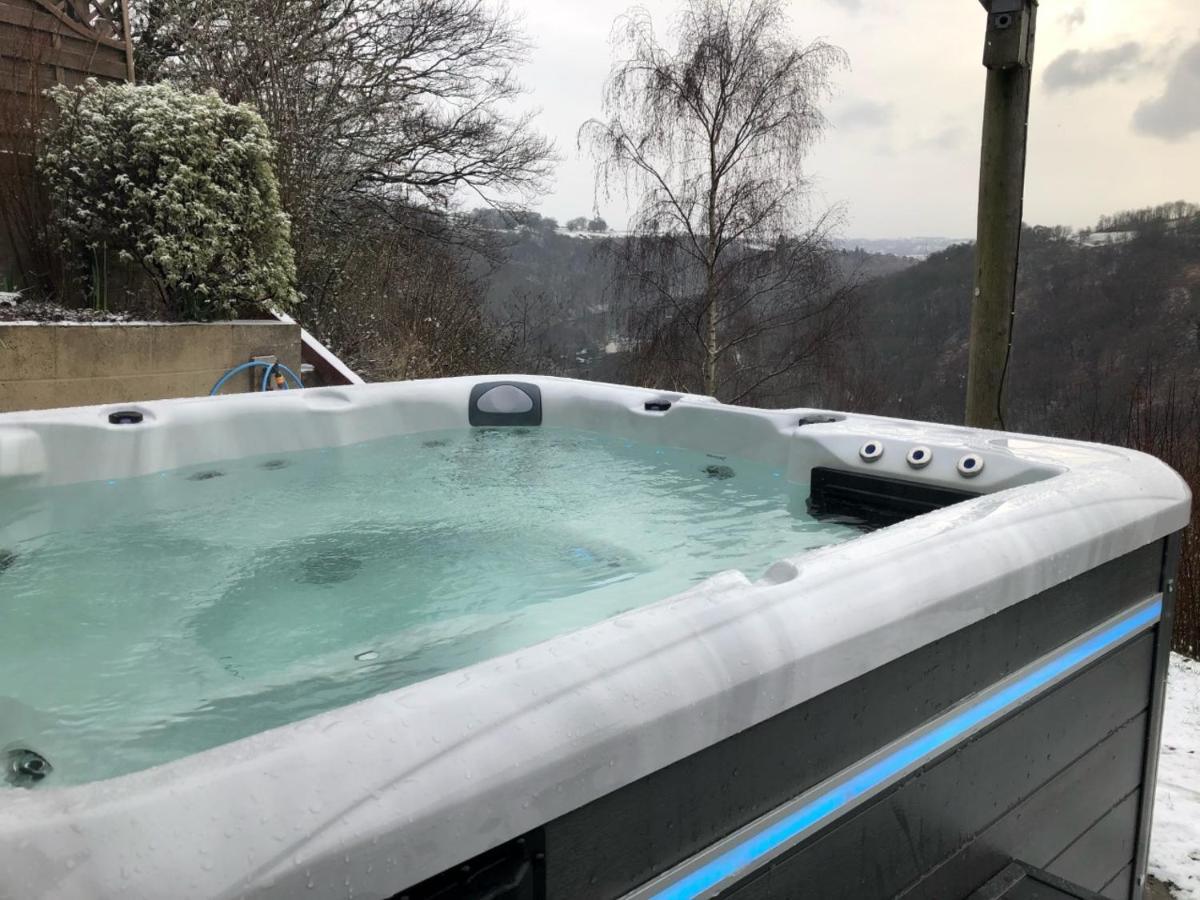 The Crest Hillside Retreat With Hot Tub Villa Abertillery Exterior photo